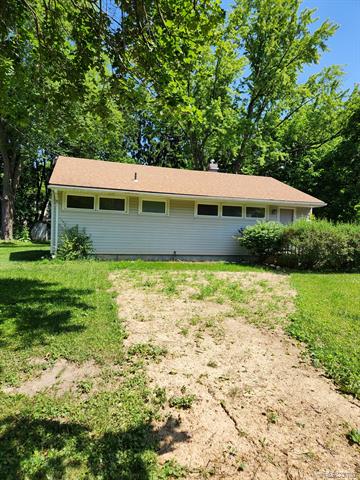 front view picture of 1653 Ann Street, East Lansing, MI. 48823