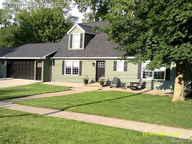 front view picture of 1103 N Michigan Avenue, Howell, MI. 48843