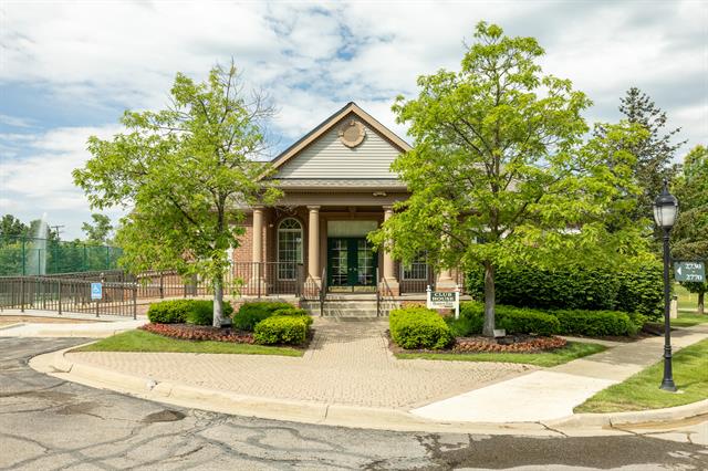 front view picture of 3039 Barclay Way, Ann Arbor, MI. 48105