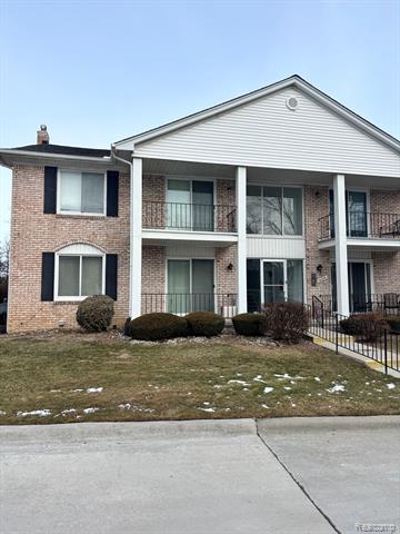 front view picture of 14200 Ivanhoe Dr, Sterling Heights, MI. 48312