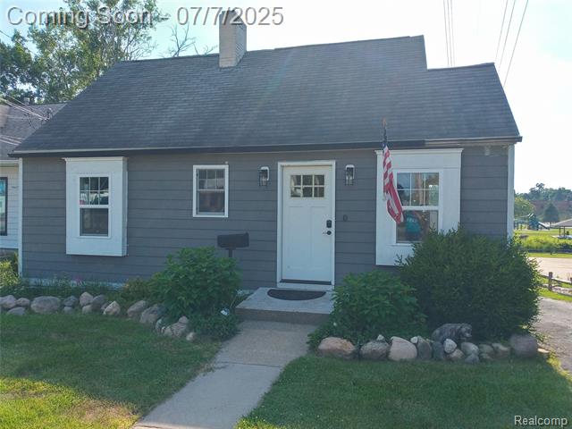 front view picture of 501 N Leroy Street, Fenton, MI. 48430
