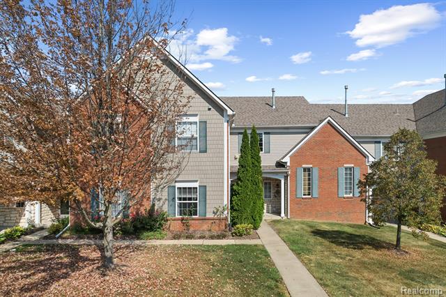 front view picture of 1985 Monarch Drive, Shelby Township, MI. 48316