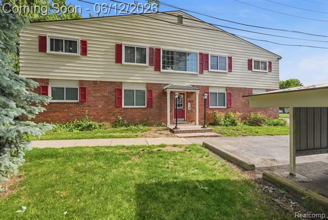 front view picture of 701 W Maple Road, Clawson, MI. 48017