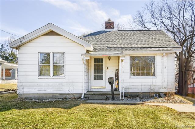front view picture of 311 Pine St., Clio, MI. 48420