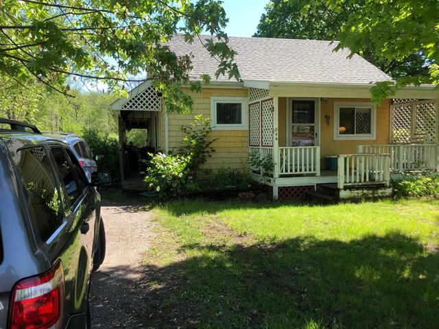 front view picture of 844 Railroad Street, Ypsilanti, MI. 48197