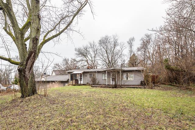 front view picture of 11132 Overland Road, Whitmore Lake, MI. 48189