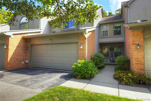 front view picture of 811 Woodridge Hills Drive, Brighton, MI. 48116
