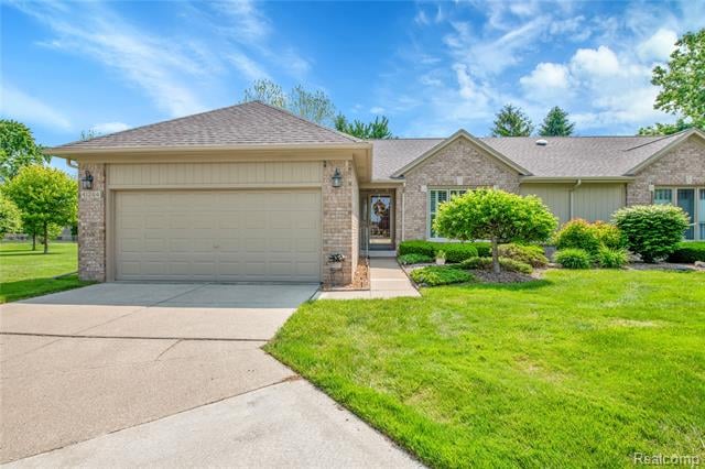front view picture of 41264 Hunters Ridge, Clinton Township, MI. 48038