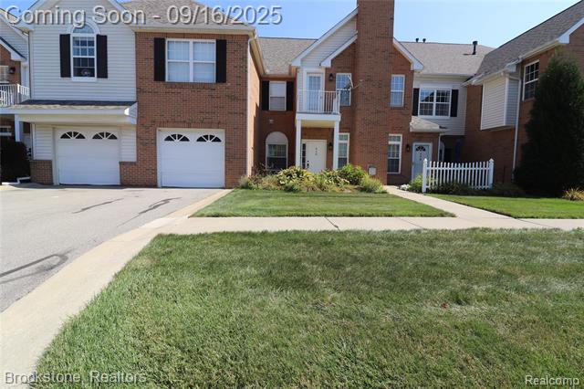 front view picture of 610 Olde English Circle, Howell, MI. 48855