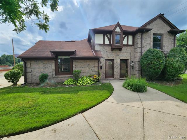 front view picture of 19400 W 11 Mile Rd, Southfield, MI. 48076