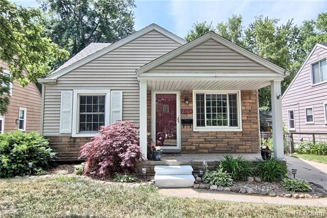 front view picture of 2304 E 4Th St, Royal Oak, MI. 48067