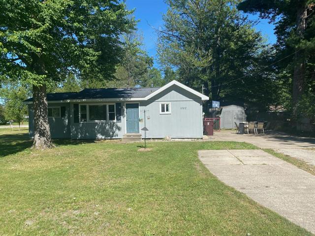 front view picture of 1062 Woodland Street, Muskegon, MI. 49442