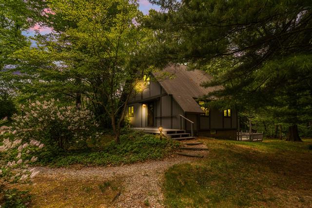 front view picture of 26561 Marcellus Highway, Dowagiac, MI. 49047