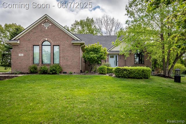 front view picture of 1542 Summerfield Lane, Howell, MI. 48843