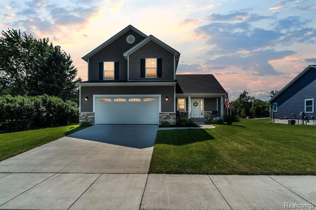front view picture of 1055 N Lemen Street, Fenton, MI. 48430