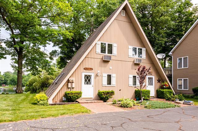 front view picture of 5632 N Watervliet Road, Watervliet, MI. 49098