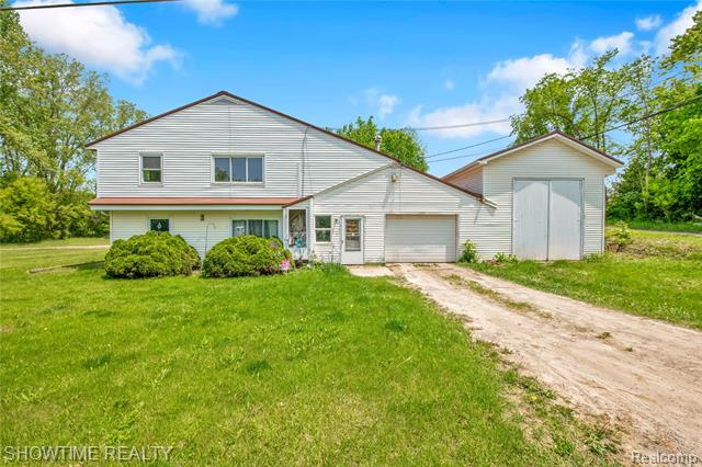 front view picture of 654 N Blacks Corners Road, Imlay City, MI. 48444