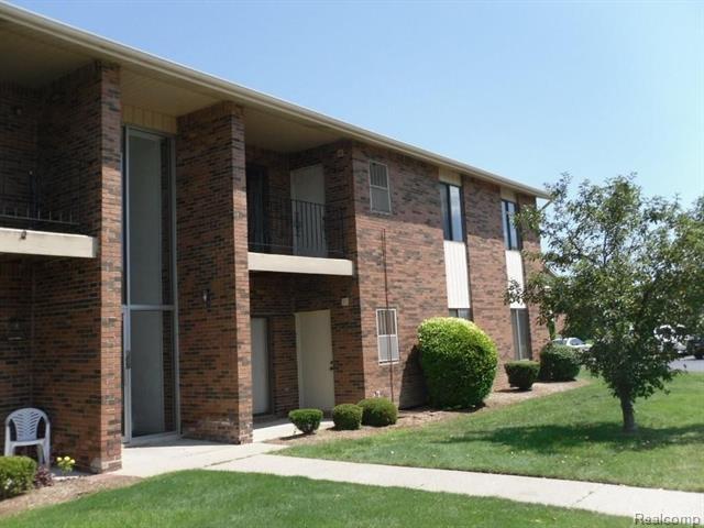 front view picture of 15140 Seagull Drive, Sterling Heights, MI. 48313
