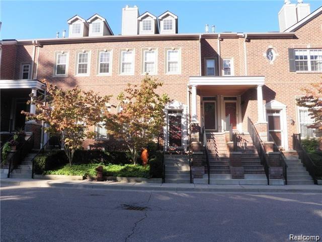 front view picture of 16894 Farmington Rd, Livonia, MI. 48154