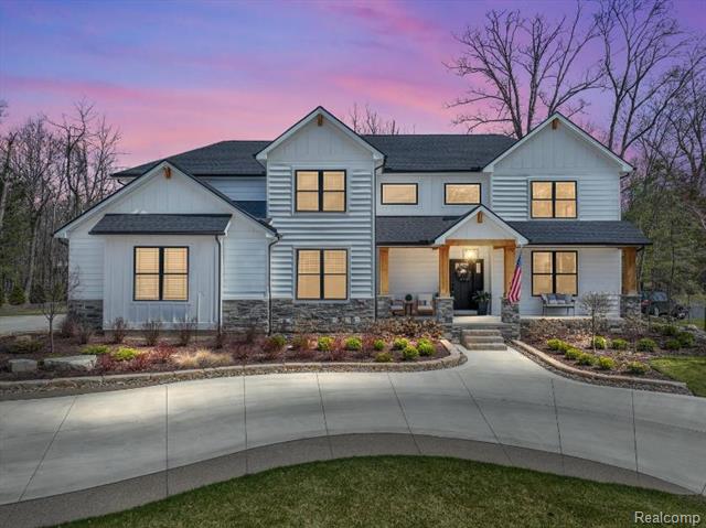 front view picture of 21907 Westcroft Drive, Grosse Ile, MI. 48138