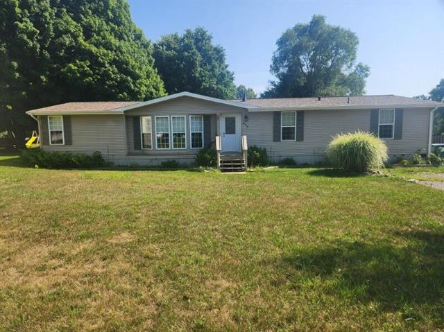 front view picture of 913 E Lewis Street, Whitehall, MI. 49461