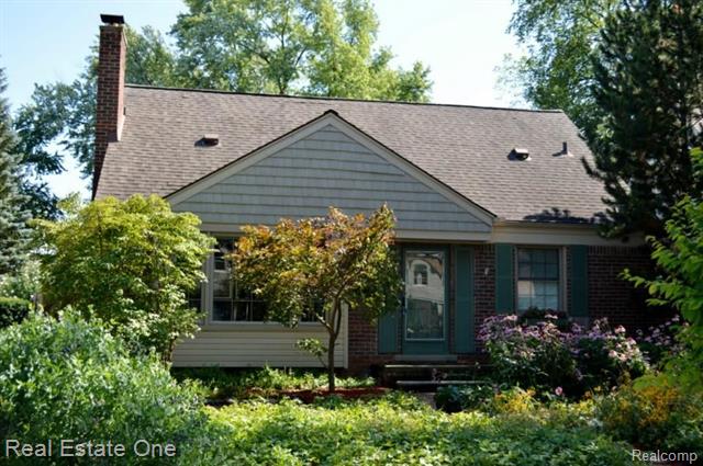 front view picture of 10855 Kingston Ave, Huntington Woods, MI. 48070
