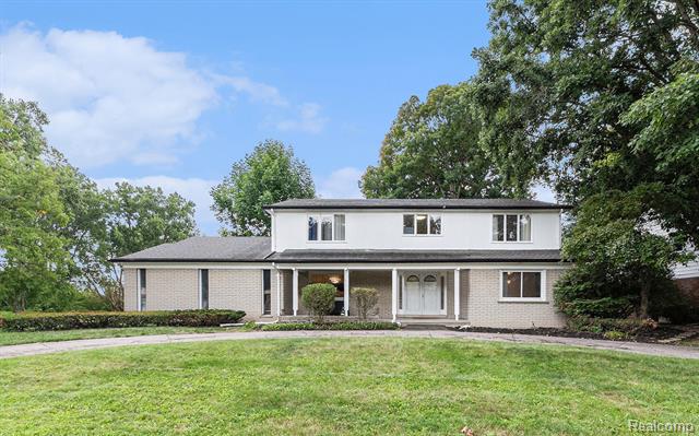 front view picture of 22465 Kenwyck Dr, Southfield, MI. 48034