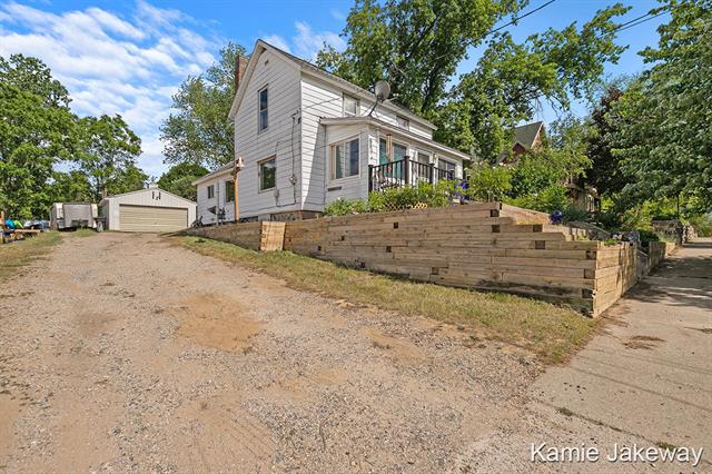 front view picture of 914 James Street, Belding, MI. 48809