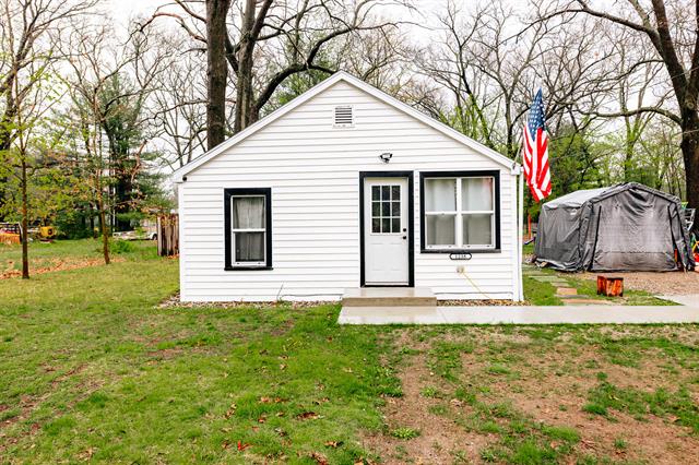 front view picture of 1238 S Forest Road, Muskegon, MI. 49442