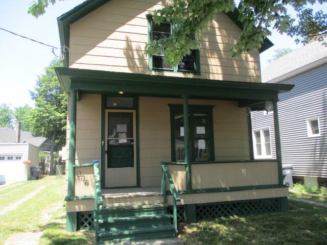front view picture of 517 Winchester Avenue, Saint Joseph, MI. 49085