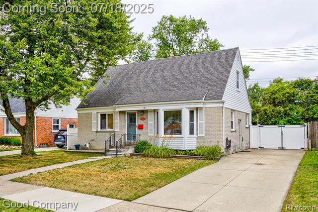 front view picture of 923 E 4Th St, Royal Oak, MI. 48067