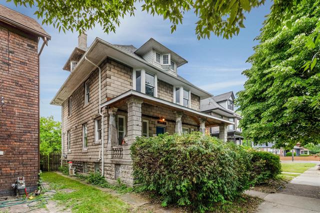 front view picture of 418 King Street, Detroit, MI. 48202