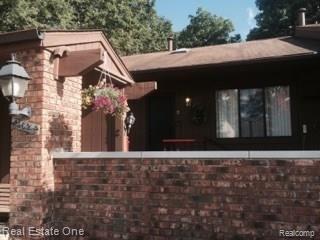 front view picture of 25691 Lexingtonsw  Drive, South Lyon, MI. 48178