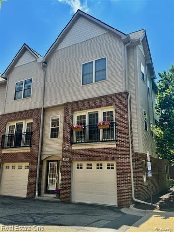 front view picture of 105 S 2Nd, Brighton, MI. 48116