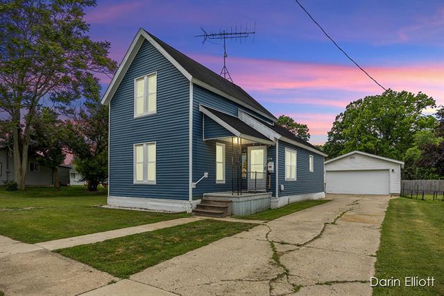 front view picture of 204 S Maple Street, Durand, MI. 48429