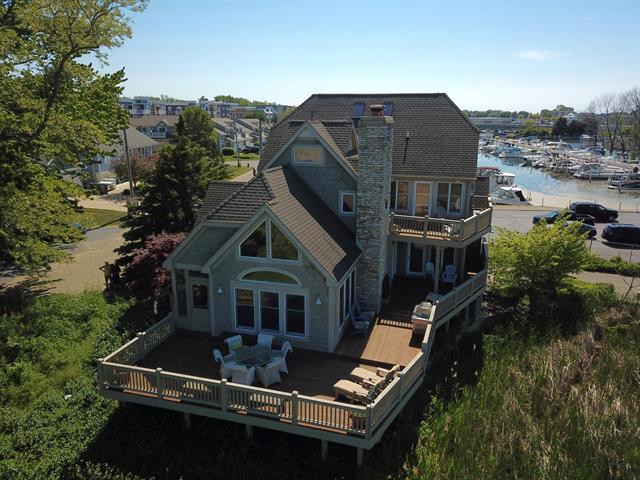 front view picture of 210 E Water Street, New Buffalo, MI. 49117