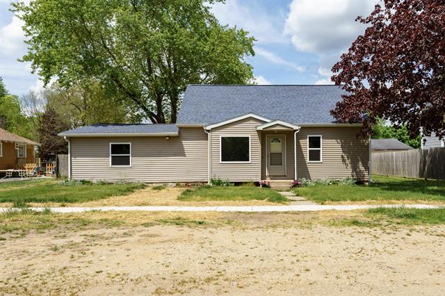 front view picture of 304 Fayette Street, Augusta, MI. 49012