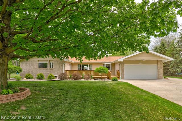 front view picture of 1517 S Beyer Road, Saginaw, MI. 48601