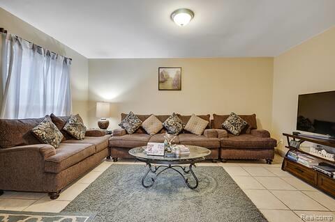 front view picture of 26387 Alden St, Madison Heights, MI. 48071