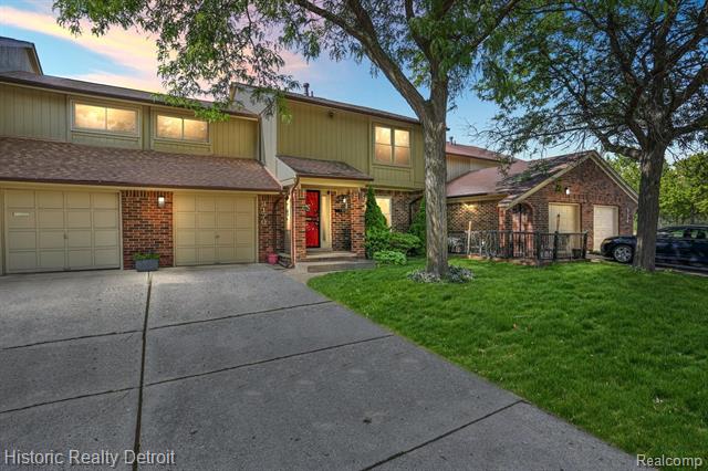 front view picture of 3170 Woods Circle, Detroit, MI. 48207