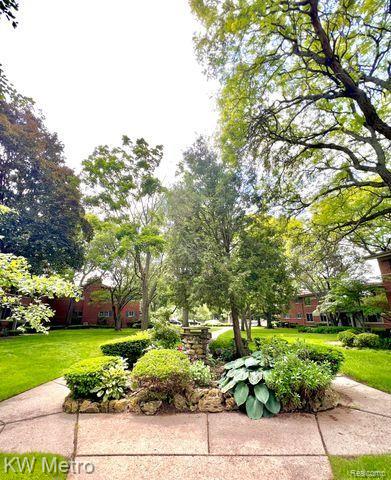 front view picture of 868 N Adams Rd Unit 2, Birmingham, MI. 48009
