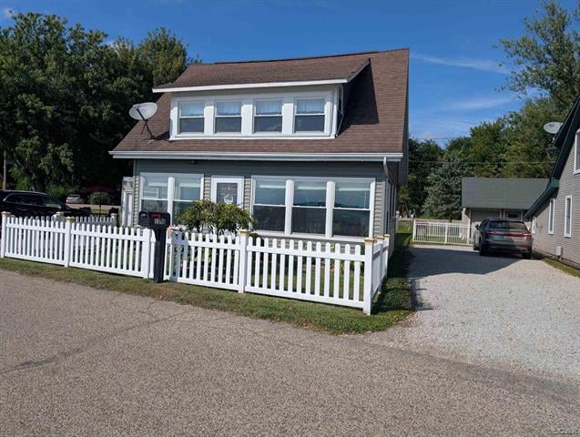 front view picture of 1398 Lakeshore Dr, Brooklyn, MI. 49230