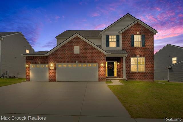 front view picture of 280 Honey Tree Way, Ann Arbor, MI. 48103