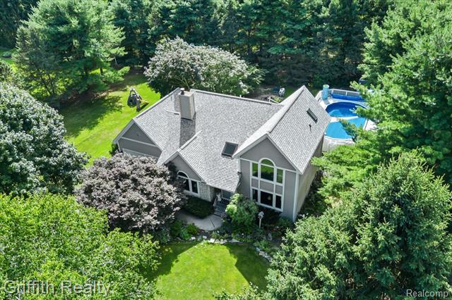 front view picture of 10940 Home Shore Drive, Pinckney, MI. 48169