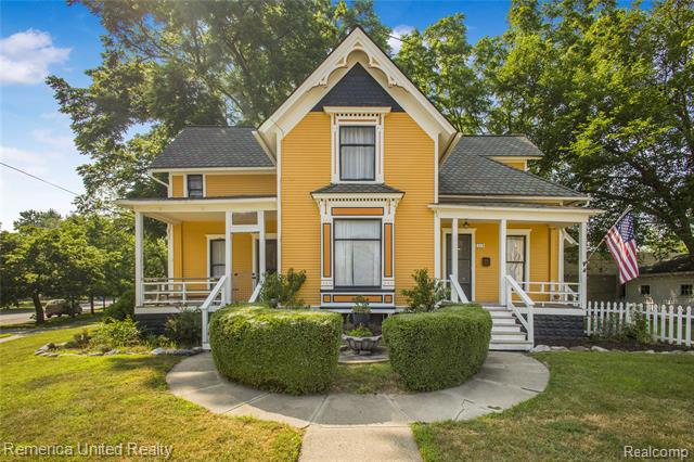 front view picture of 122 S Chestnut Street, Howell, MI. 48843