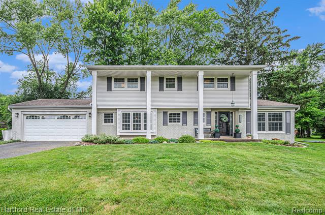 front view picture of 30176 Pipers Lane Ct, Farmington, MI. 48334
