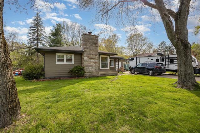 front view picture of 341 Lynn Avenue, Ionia, MI. 48846