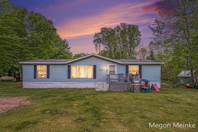 front view picture of 7813 River, Belding, MI. 48809