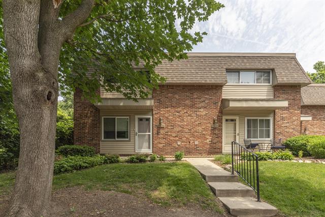 front view picture of 517 Longshore Drive, Ann Arbor, MI. 48105