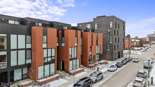 front view picture of 228 Edmund Place, Detroit, MI. 48201